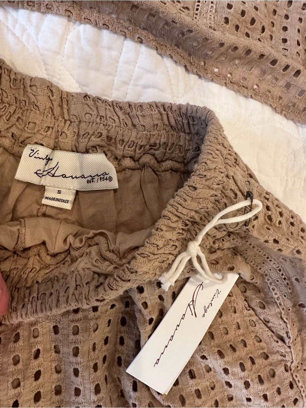 Vintage Havana Beige Eyelet Bermuda Shorts and matching Top - Picture 2 of 4